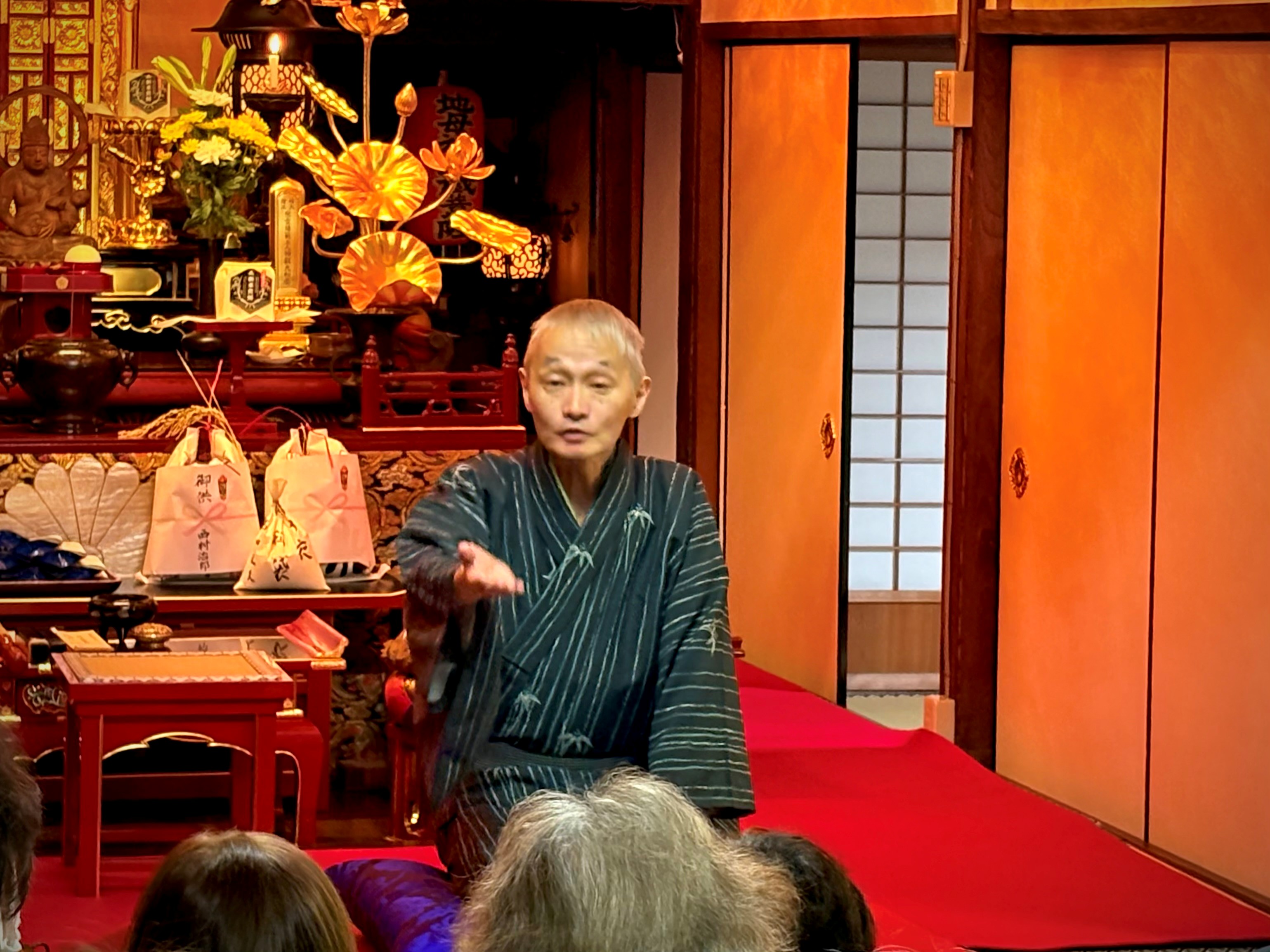 お寺で落語会